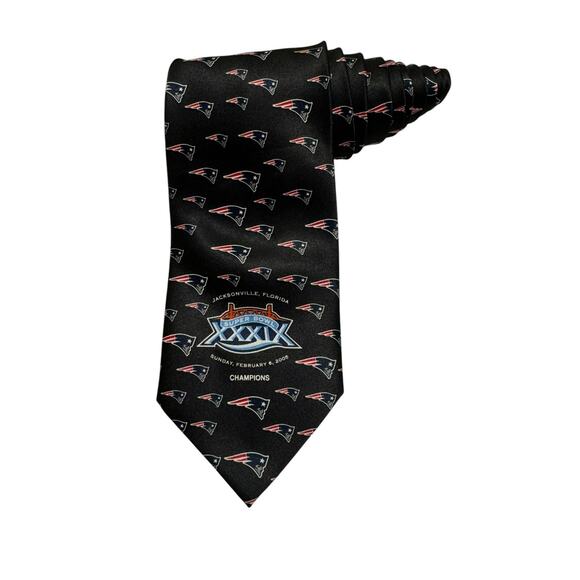 NFL New England Patriots Super Bowl XXXIX Champions 2005 Necktie Football - Picture 1 of 7
